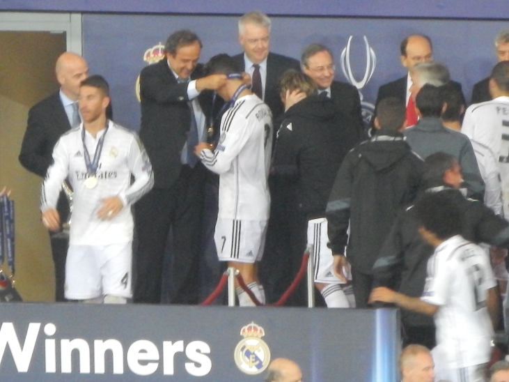 MotM Ronaldo receives his medal